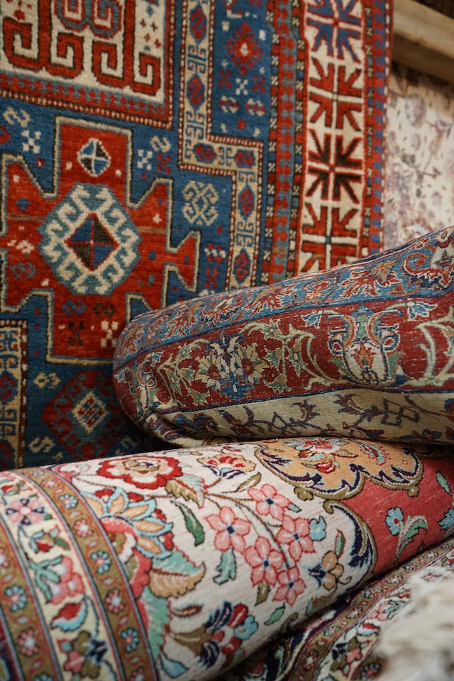 Popular motifs and patterns found in green Native American design rugs